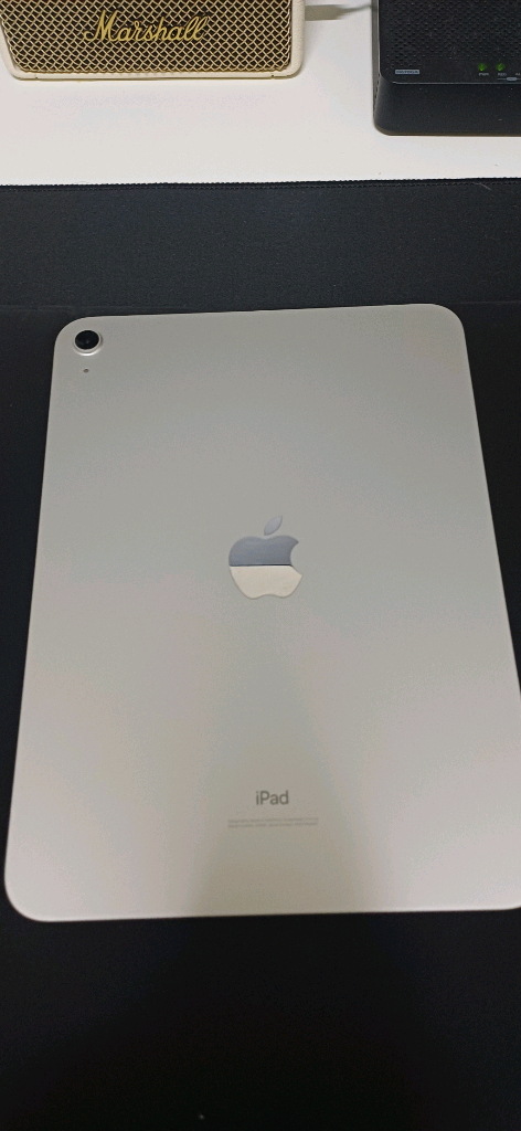 아이패드 10세대 wifi 실버 + 신지모루케이스 팝니다--3