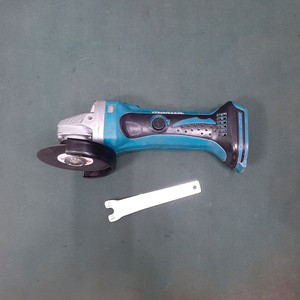 마끼다 충전 4인치 그라인더 (본체)