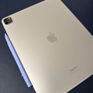 아이패드프로 12.9 6세대 실버 셀룰러 512기가 판매합니다. 정품 매직키보드 + 애플펜슬 포함 이미지