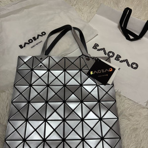 풀박))바오바오 이세이미야케 루센트 토트백 실버