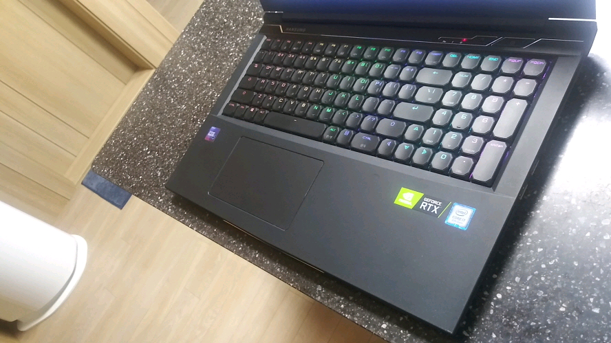 한성 TFG277W 고성능 게이밍 노트북/RTX2070,17.3인치 이미지
