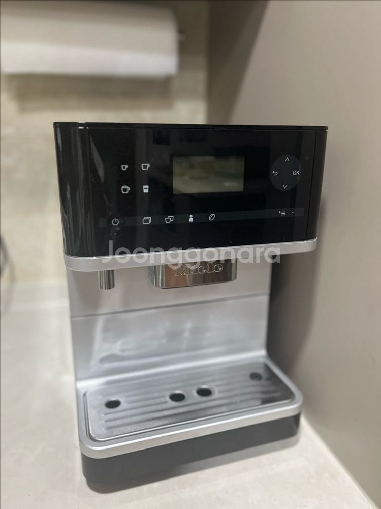 밀레 커피머신 블랙/실버 CM6350--0