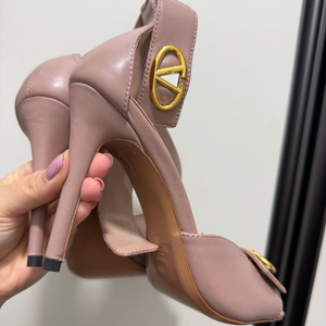 V로고 오픈토 하이힐 40사이즈