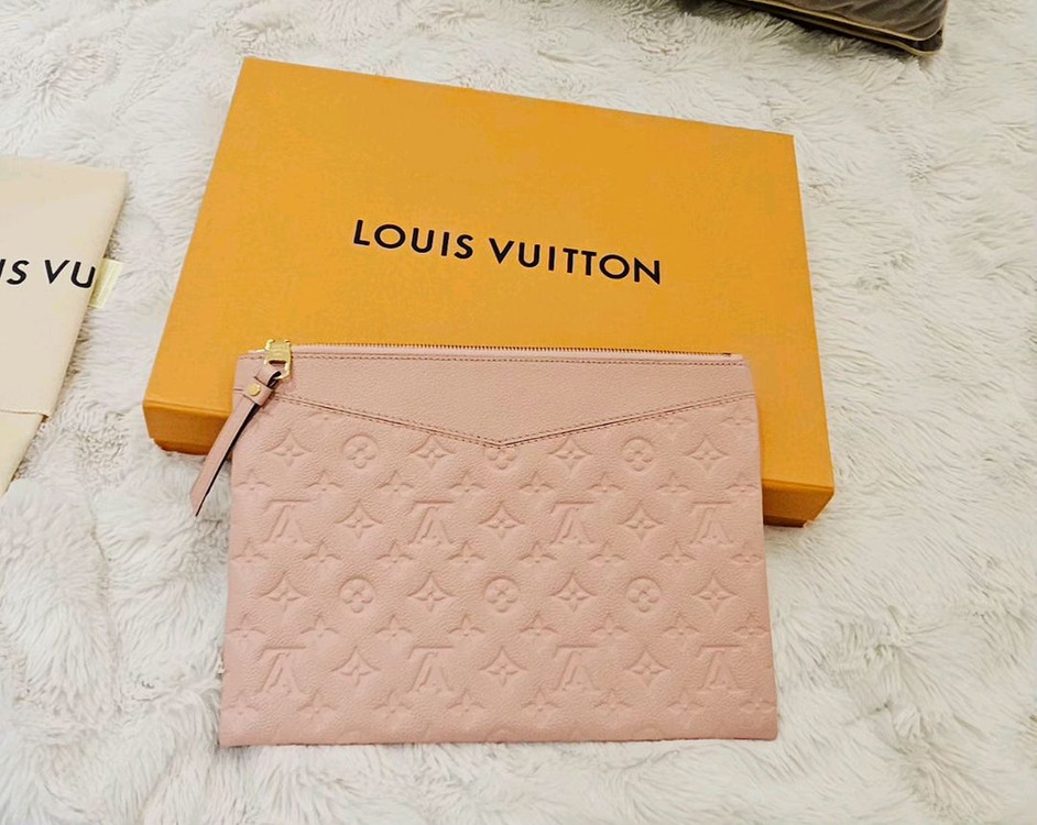 루이비통 앙프렝뜨 클러치 핑크 귀한아이템--0