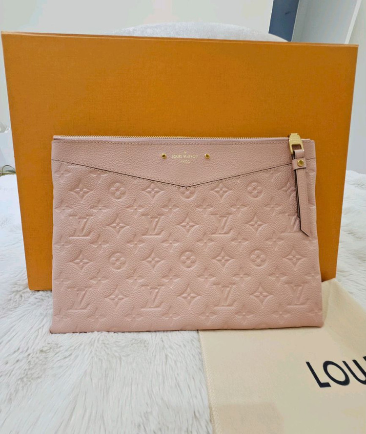 루이비통 앙프렝뜨 클러치 핑크 귀한아이템--1