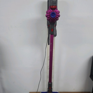 다이슨 V8 무선청소기(배터리교체>1시간연속작동,별도거치대 포함,전체해체하여 Cleaning완)