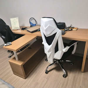 코넬 이지 2인 컴퓨터책상 (새제품) 팔아요~