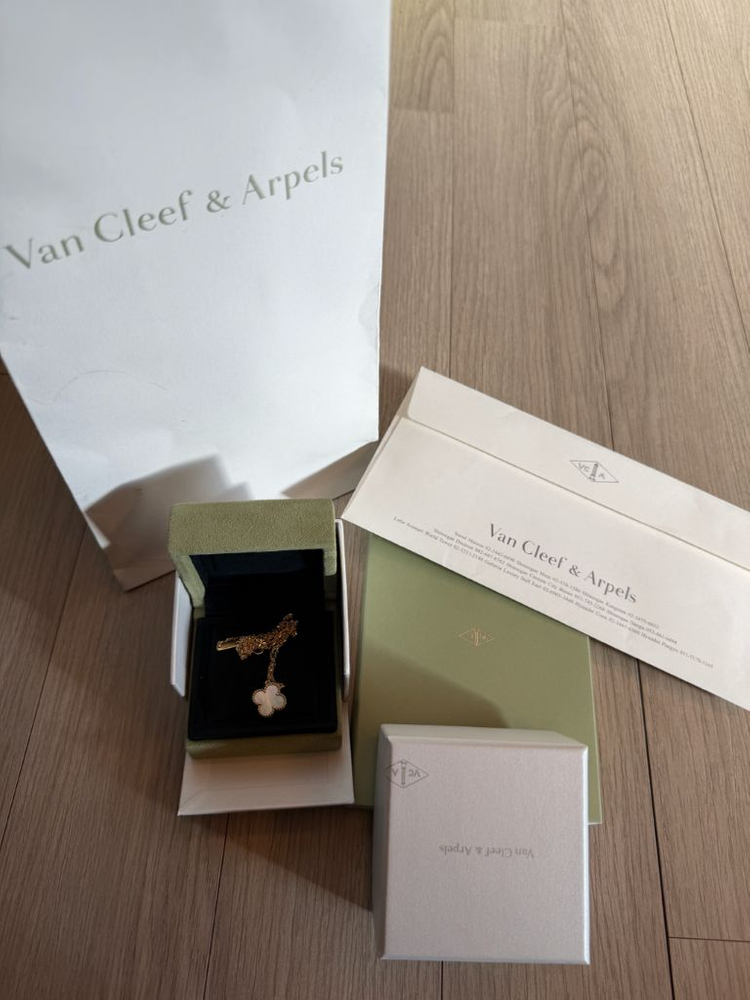 (미사용급) 반클리프 빈티지 알함브라 펜던트 마더오브펄 18K 옐로우골드 목걸이 VCARA45900--0