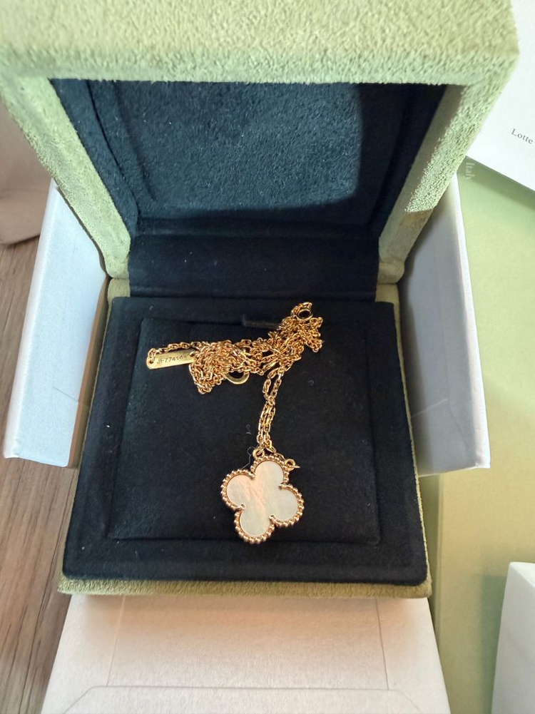 (미사용급) 반클리프 빈티지 알함브라 펜던트 마더오브펄 18K 옐로우골드 목걸이 VCARA45900--1