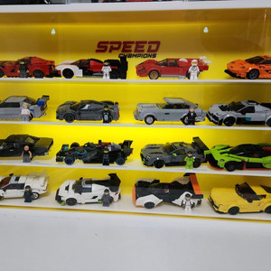 레고 스피드 챔피언 일괄 및 전용 장식장 판매합니다.