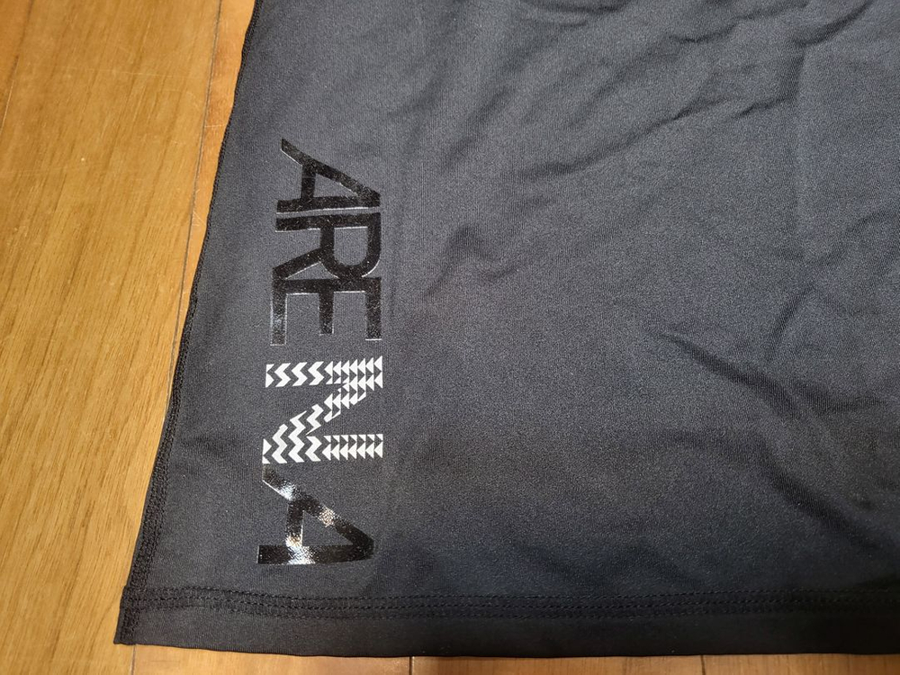 아레나 여성용 s사이즈 래쉬가드 택포--4