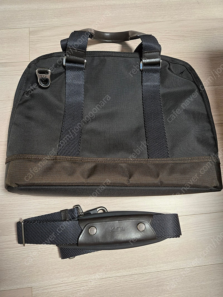 투미 알파 브라보 얼 컴팩트 브리프 서류가방팝니다. TUMI--0