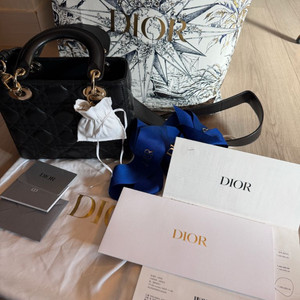 디올 레이디백 마이 ABC 디올 램스킨 스몰 토트&숄더백 M0538OCAL 새제품.