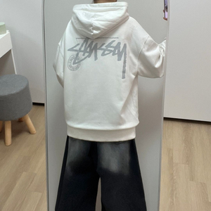 스투시 디자인스 백로고 화이트 후드티