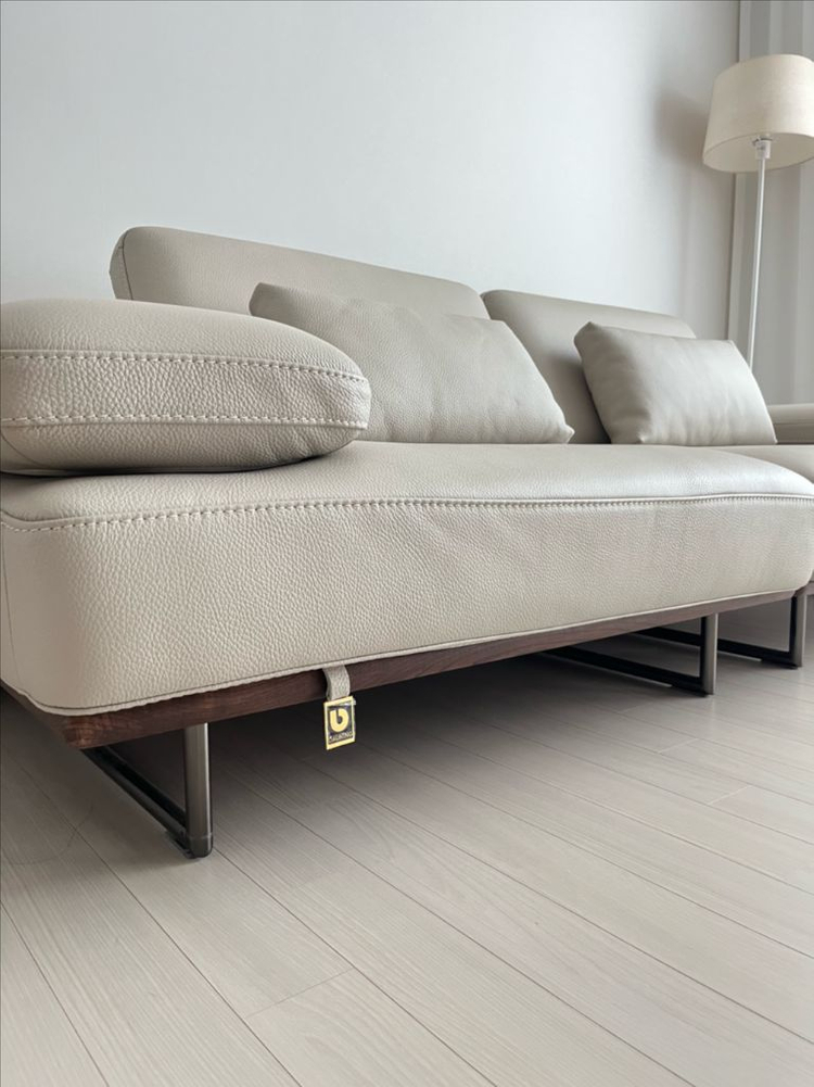 다우닝 클라임 원목 리프트업 전 체 통가죽 소파--1