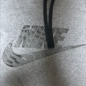 나이키 회색 후드티 스우시 프린팅 이미지