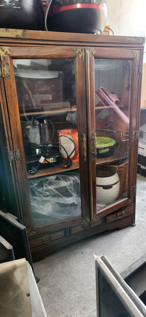 고가구 엔틱 유리 장식장 이미지
