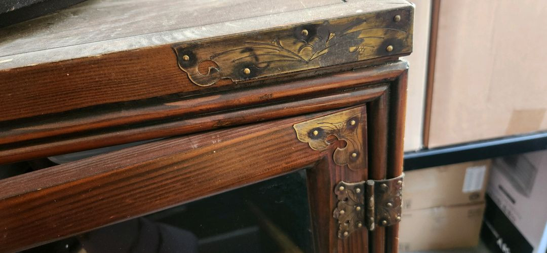 고가구 엔틱 유리 장식장 이미지