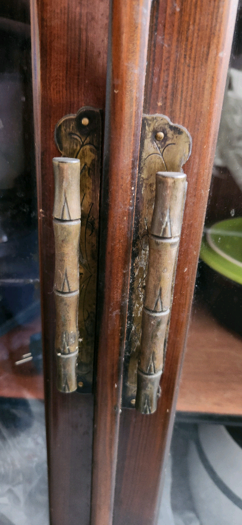 고가구 엔틱 유리 장식장 이미지