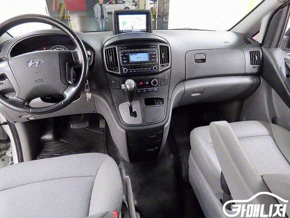 [현대]더 뉴 그랜드 스타렉스 2WD 밴 5인승 모던 (5인승) #2026년특가 이미지