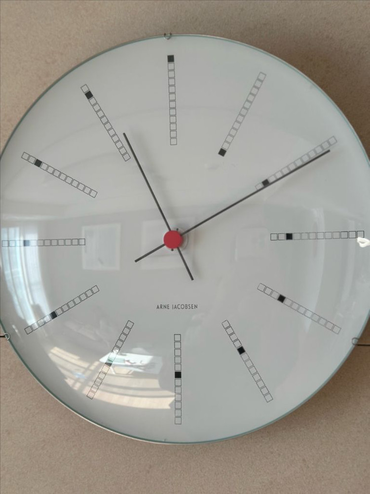 아르네 야콥센 뱅커스 벽시계 29cm--0