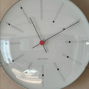 아르네 야콥센 뱅커스 벽시계 29cm