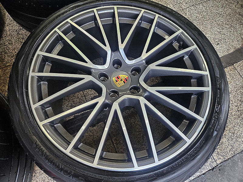 포르쉐 9Y0 카이엔쿠페터보 정품 22인치 휠 타이어 셋트--3