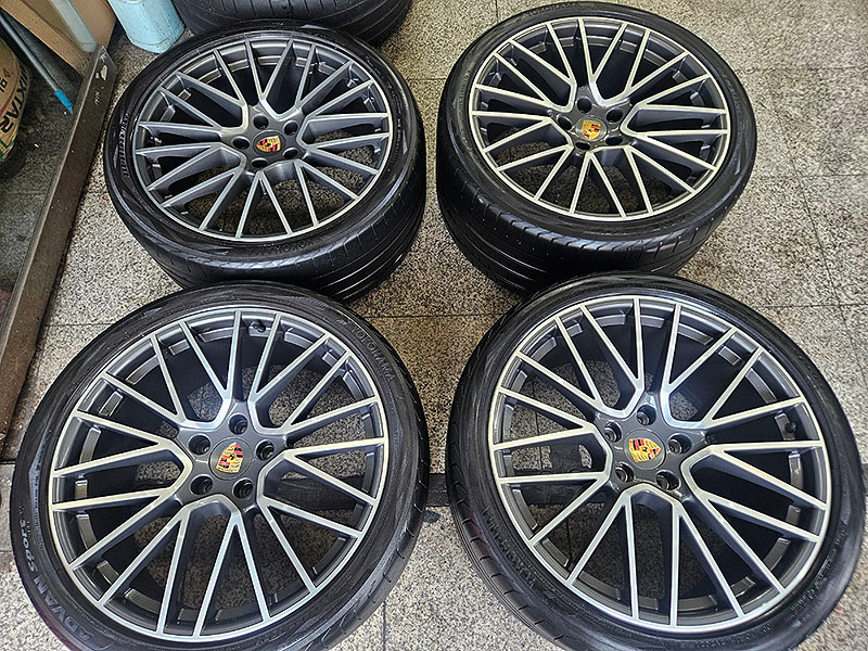 포르쉐 9Y0 카이엔쿠페터보 정품 22인치 휠 타이어 셋트--0