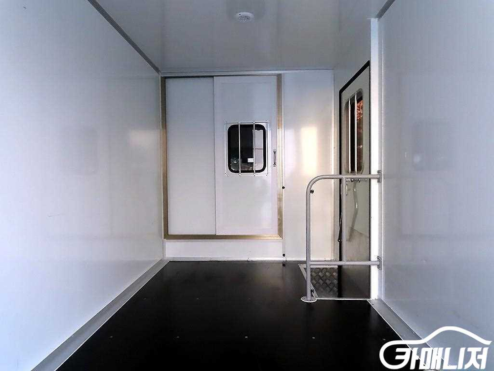 [소형화물][워크스루밴]더뉴봉고3 1.0톤/킹캡/초장축/일반형 럭셔리 (1톤) #2026년특가 이미지