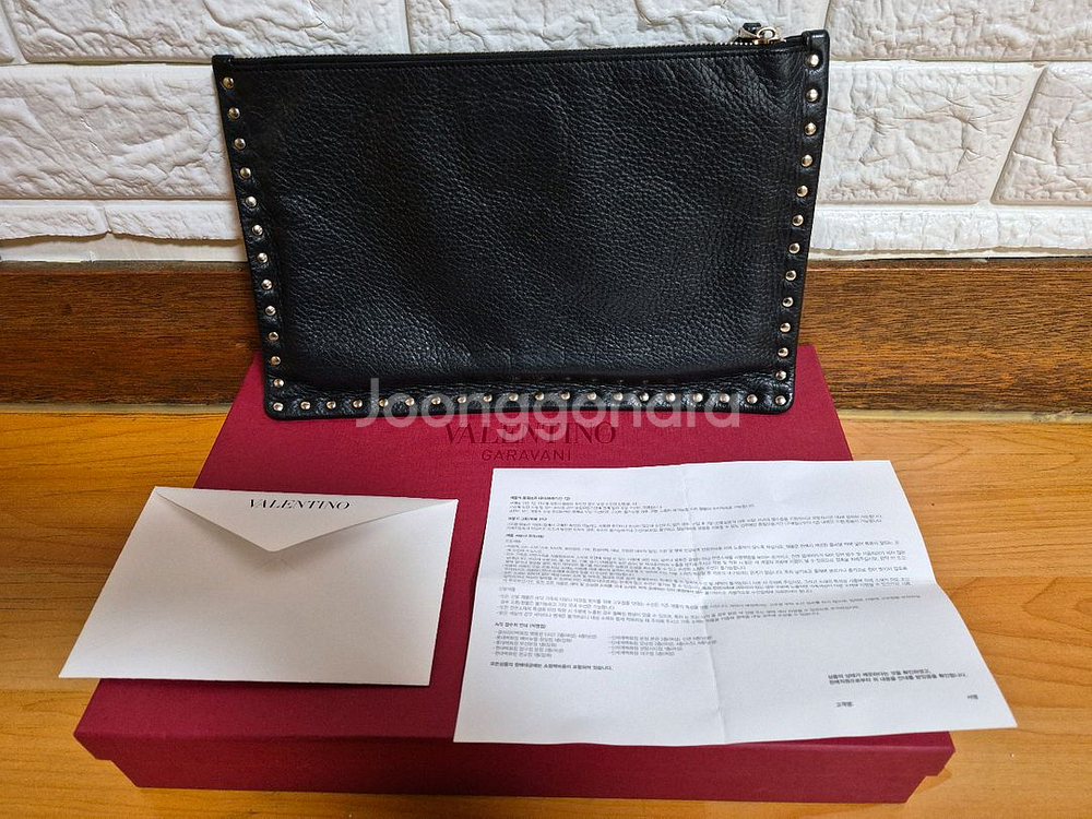 (정품) 발렌티노 락스터드 클러치 블랙 / 남여공용사용--0
