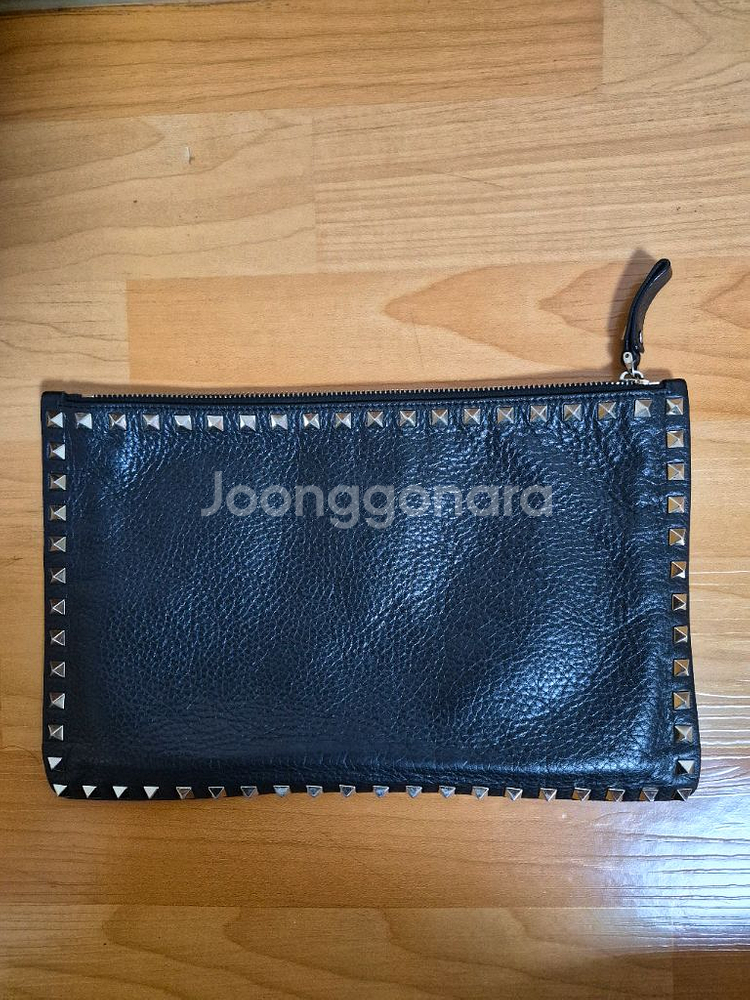 (정품) 발렌티노 락스터드 클러치 블랙 / 남여공용사용--4