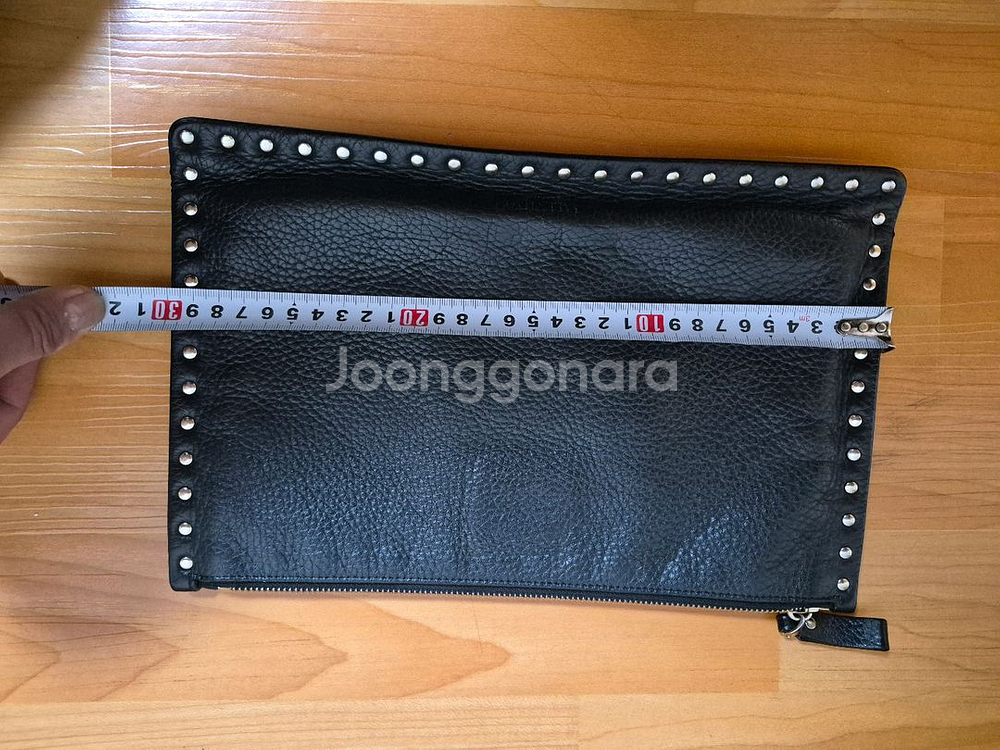 (정품) 발렌티노 락스터드 클러치 블랙 / 남여공용사용--6