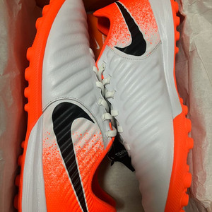 나이키 티엠포 레전드 TF 판매