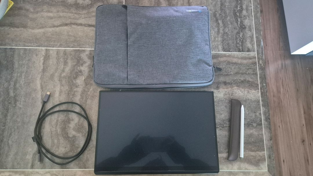 이홈웨이 16인치 터치형 포터블 모니터 판매합니다--0