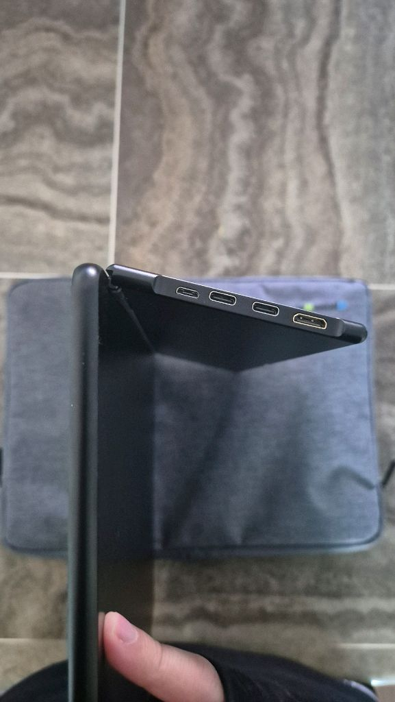 이홈웨이 16인치 터치형 포터블 모니터 판매합니다--2