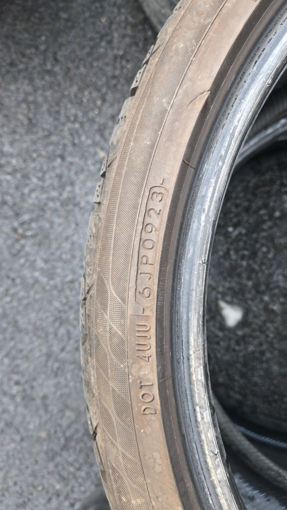 275 30 20중고타이어 이미지