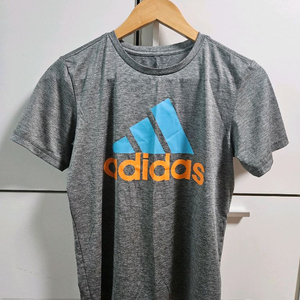 Adidas, Levis, Calvin Klein, Zara. 반팔티 5벌 & 봄가을 간절기 잠바 2벌 (총 7벌)