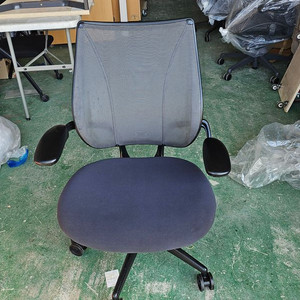 휴먼스케일 리버티의자