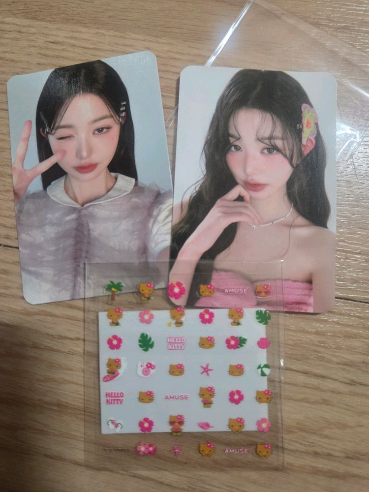 어뮤즈 태닝키티 장원영 포카2종+헬로키티 네일스티커 이미지