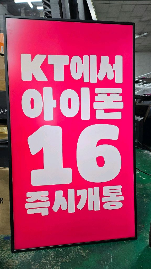 삼성전자 디지털 사이니지 광고용 4K 모니터 이미지