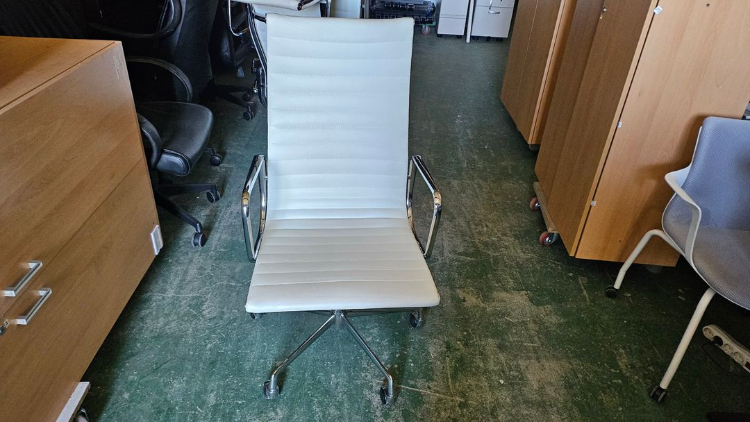 임스 체어 휘계알루미늄 가죽의자--0