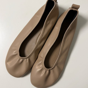 (새상품) 빅사이즈 말랑 만두 주름 밴딩 둥근 플랫 260