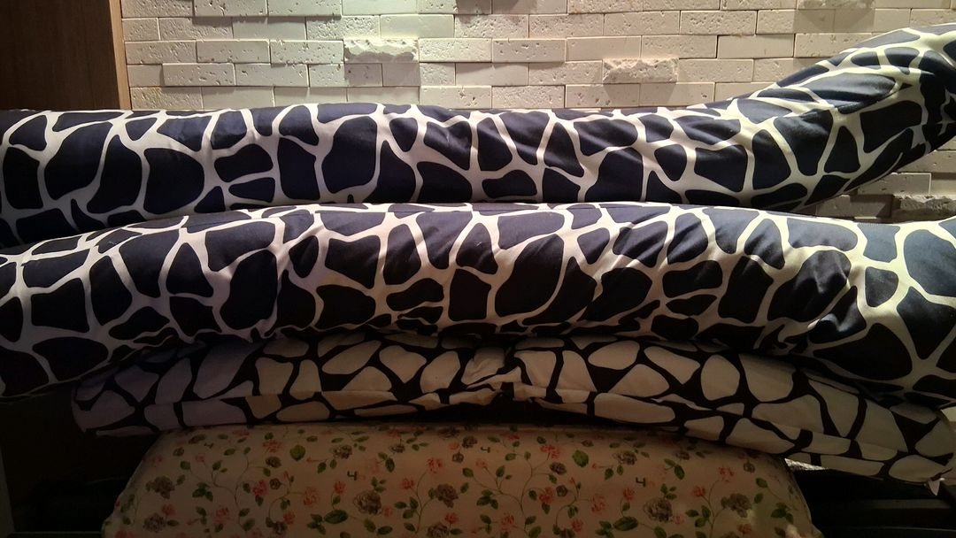 푹신푹신한 바디필로우 U자형 + 1자형 세트. 사진처럼 편안하게 여러용도로 쓰실수 있습니다. 전국무료배달 됩니다.--2