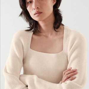 cos 코스 스퀘어넥 퍼프니트 s