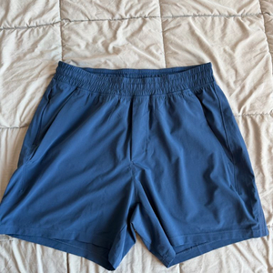 룰루레몬 페이스 브레이커 라이너리스 남성 5인치 m 사이즈 판매합니다.