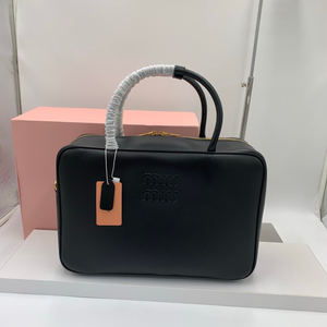 미우미우 볼링백