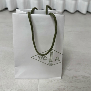 반클리프 아펠 쇼핑백/ 재고1개