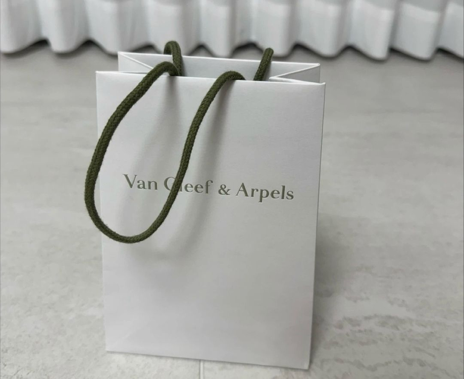 반클리프 아펠 쇼핑백/ 재고1개--1