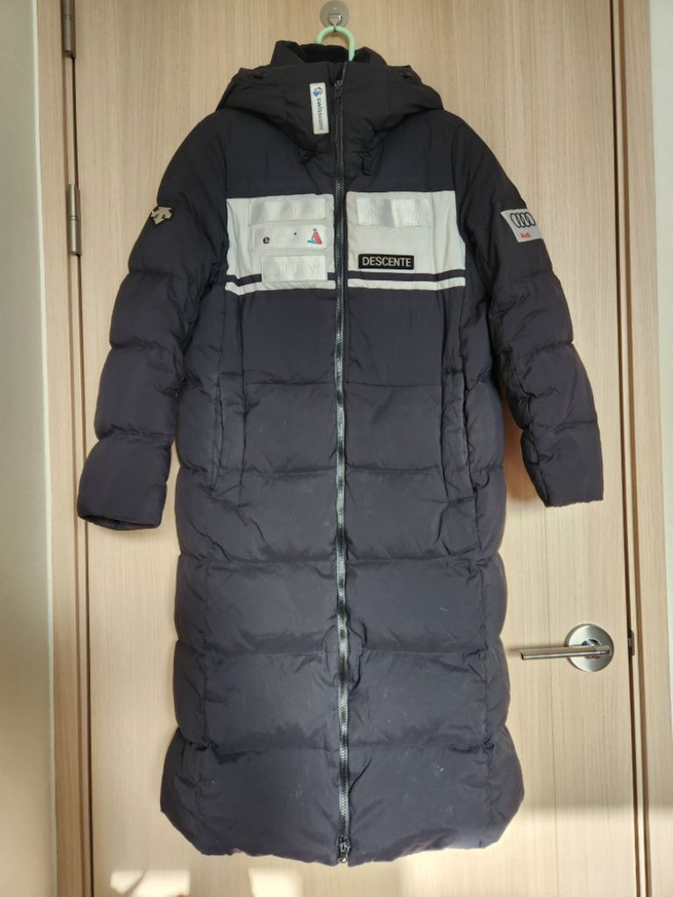 데상트 아우디 여자오리털롱패딩검정잠바 44--0
