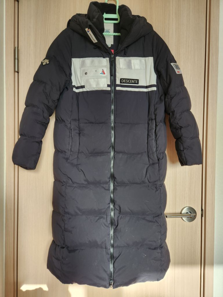 데상트 아우디 여자오리털롱패딩검정잠바 44--1